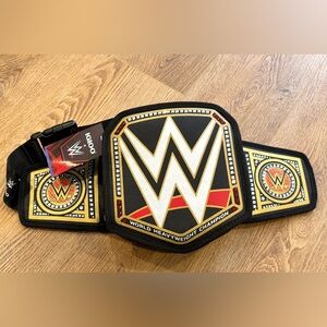 WWE X Igloo WWE Championship Belt Fanny Pack Lunch Limited Edition Cooler Rare